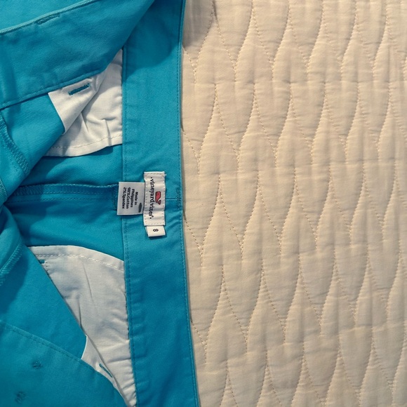 Vineyard Vines Womens Everyday chino shorts. Size 8 with 3 1/2” inseam. - Picture 4 of 5